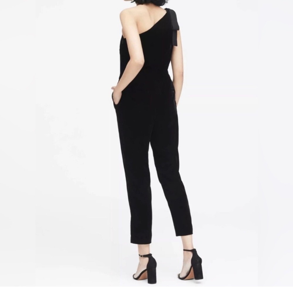 NWT BANANA REPUBLIC W Black Velvet Jumpsuit One Shoulder Bow Detail 2 Petite - Picture 2 of 8